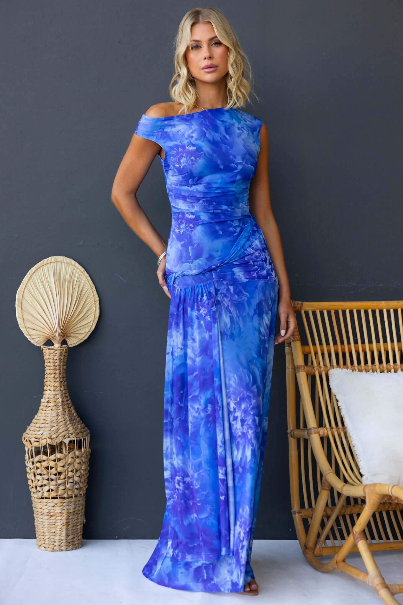 Serenya – Elegant Flow Maxi Dress