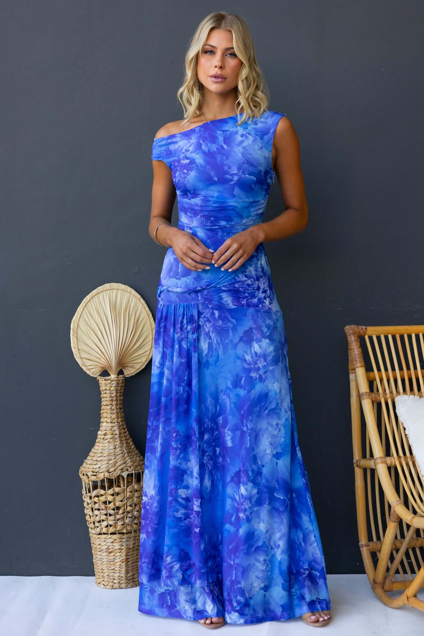 Serenya – Elegant Flow Maxi Dress