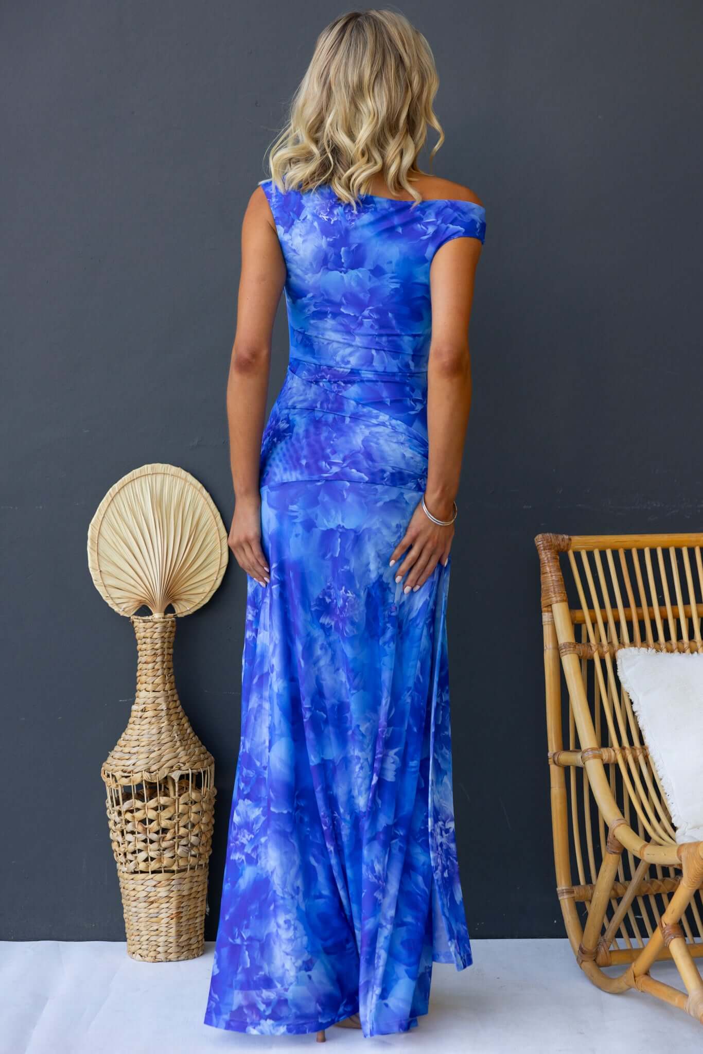 Serenya – Elegant Flow Maxi Dress