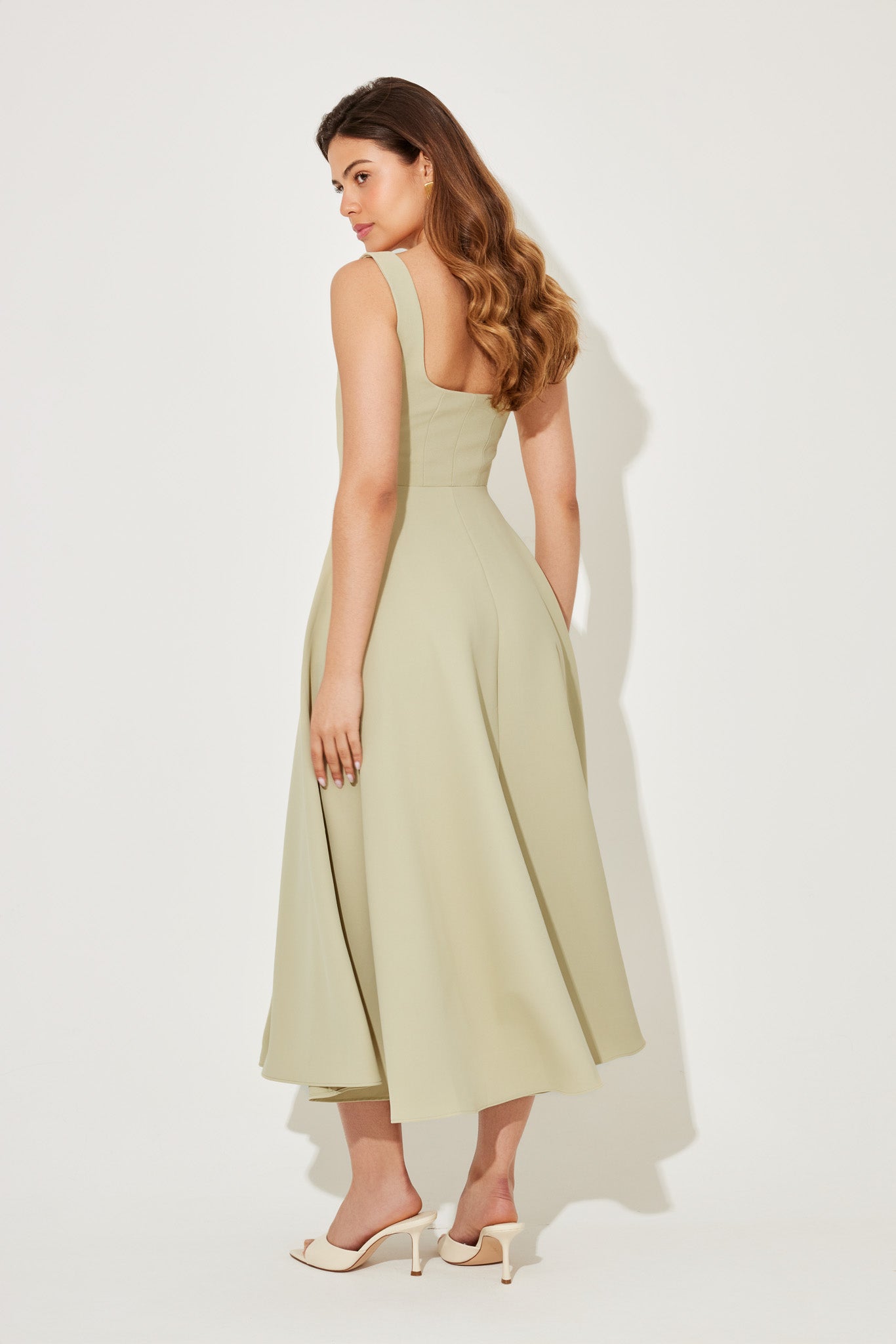 Emra – Timeless Flowy Midi Dress
