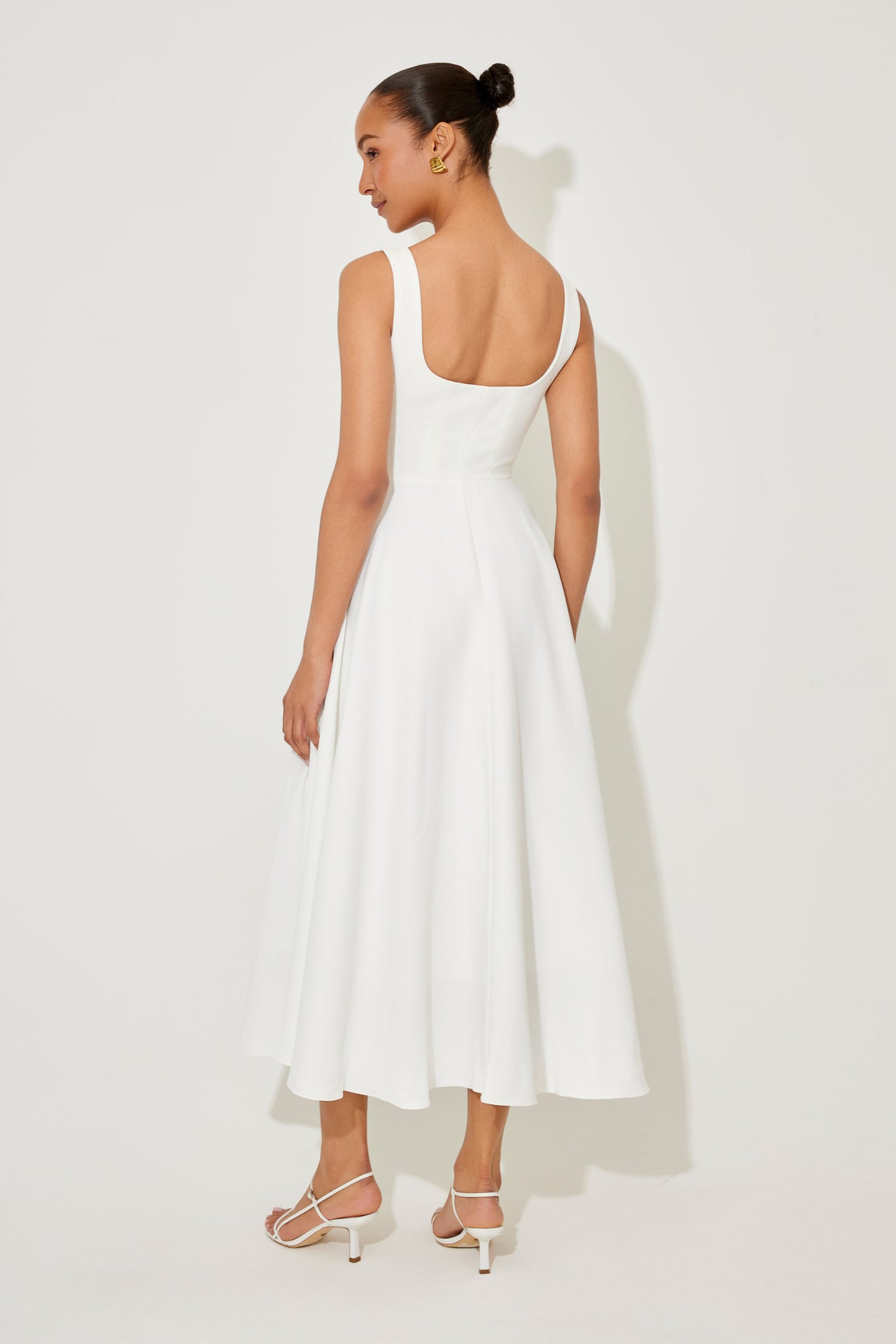 Emra – Timeless Flowy Midi Dress