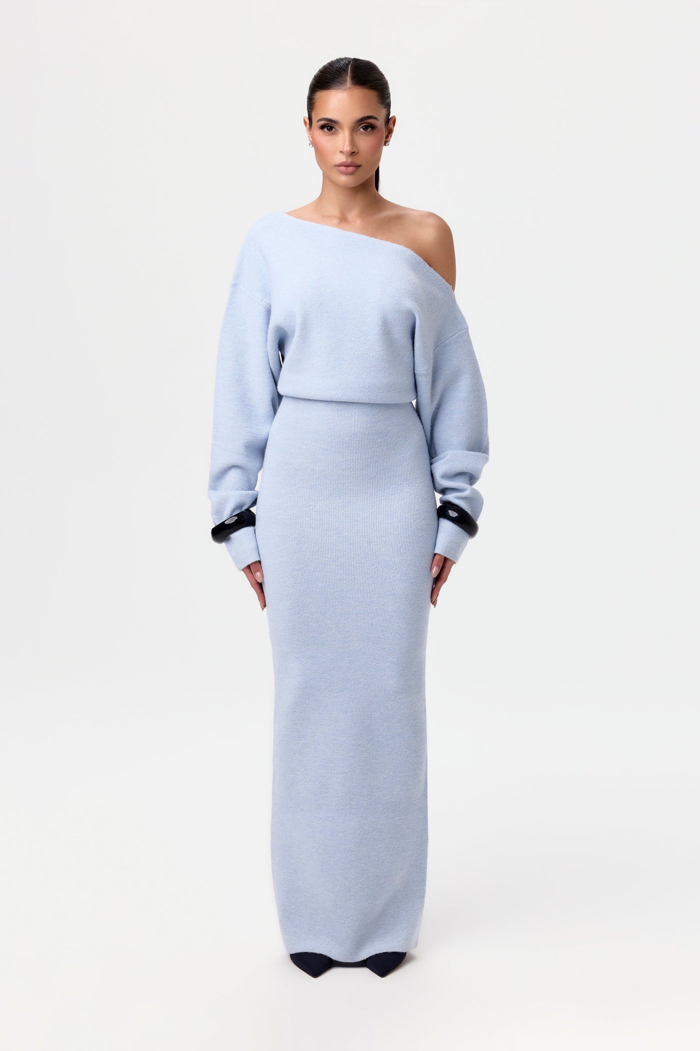 Mirelda – Off-Shoulder Sweater Dress