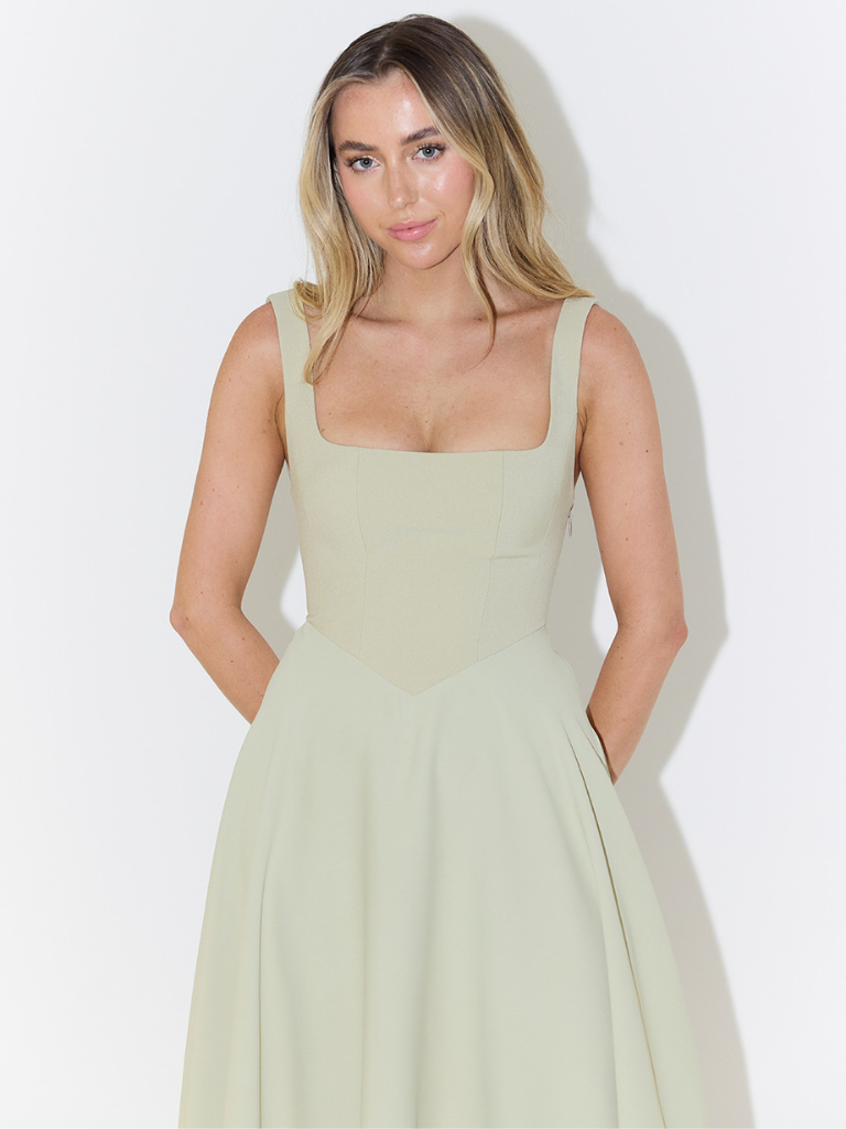 Luretta – Modern Sleeveless Midi Dress